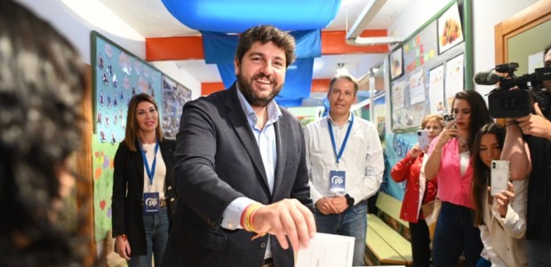 López Miras anima a la ciudadanía a votar: “Nos jugamos el futuro de la Región que pasa por tener por un gobierno fuerte y sólido”