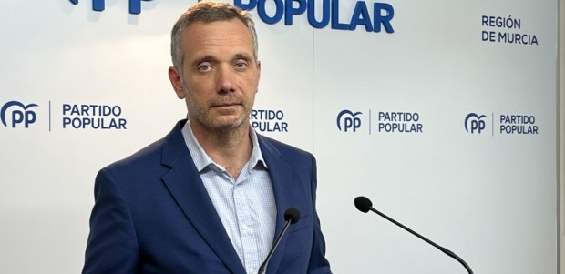 El PP acusa a Lucas de someterse a Sánchez, de callar ante la corrupción y de traicionar a la Región en sus primeros 100 días al frente del PSRM