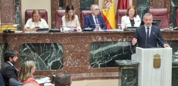 Segado defiende la democracia y las políticas de prosperidad de López Miras frente a un Sánchez “en fase terminal y acorralado por la corrupción”