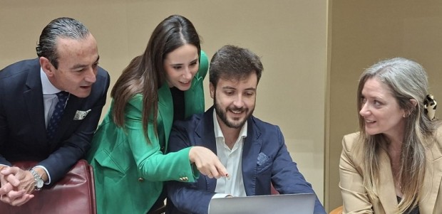 Landáburu: “Los jóvenes estamos hartos del bloqueo de Vox y PSOE y exigimos soluciones para acceder a un hogar como las que propone López Miras”