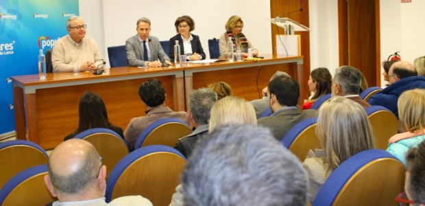 El PP presenta a los comerciantes de Lorca el Plan de Autónomos de Feijóo, “que les rescatará del maltrato de Sánchez con menos impuestos y trabas y más protección social”