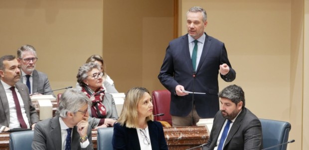 Segado: “Mientras unos corean eslóganes y se ponen pegatinas, en el PP actuamos para ayudar a los jóvenes, a los autónomos, a los agricultores y a las familias”