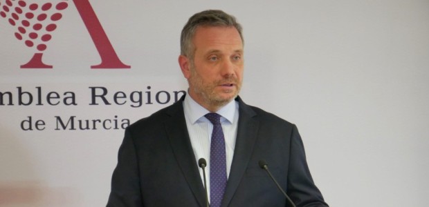 Segado pregunta a Lucas si “no va a acudir a la Asamblea hasta el día que tenga que hacerlo como diputado de la oposición”