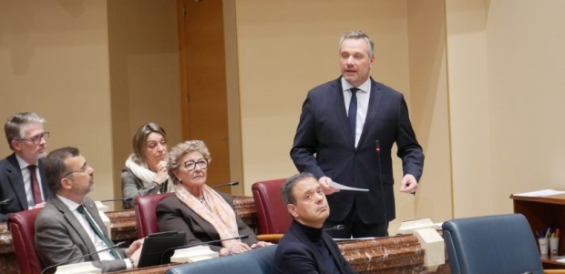 Segado: “El espacio público es de todos y su uso debe regirse por normas comunes y claras, no por impulsos identitarios ni campañas de agitación”