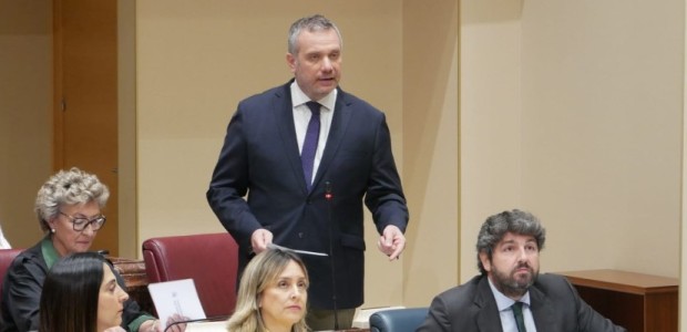 Segado: “Pese a la infrafinanciación y el abandono de Sánchez, López Miras crea empleo y refuerza la inversión en sanidad, educación e industria”
