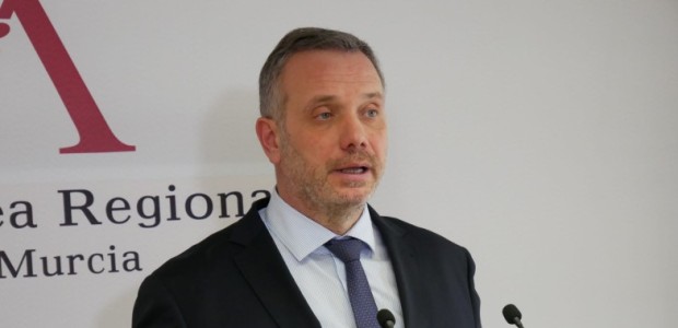El PP subraya que “mientras López Miras alcanza un acuerdo histórico con los bomberos forestales, Lucas desprecia a la Policía Nacional y la Guardia Civil en la Región”