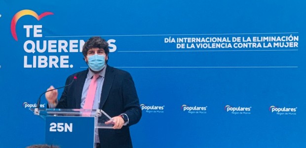 López Miras defiende que !el PP pasa de las palabras a la acción con medidas efectivas que protegen a las mujeres!